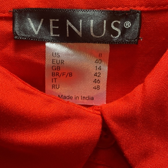 Beautiful, red Venus, high (at the waist) low (to ankle), tie in front blouse. - Picture 10 of 10